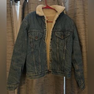 Levi’s Jean jacket- Sherpa lining men’s